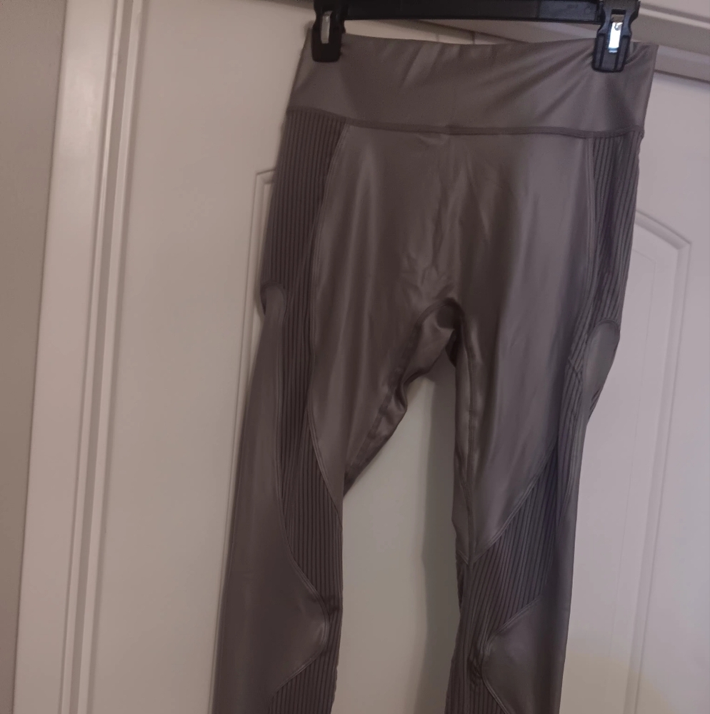 Fabletics Gray shiny Leggings med